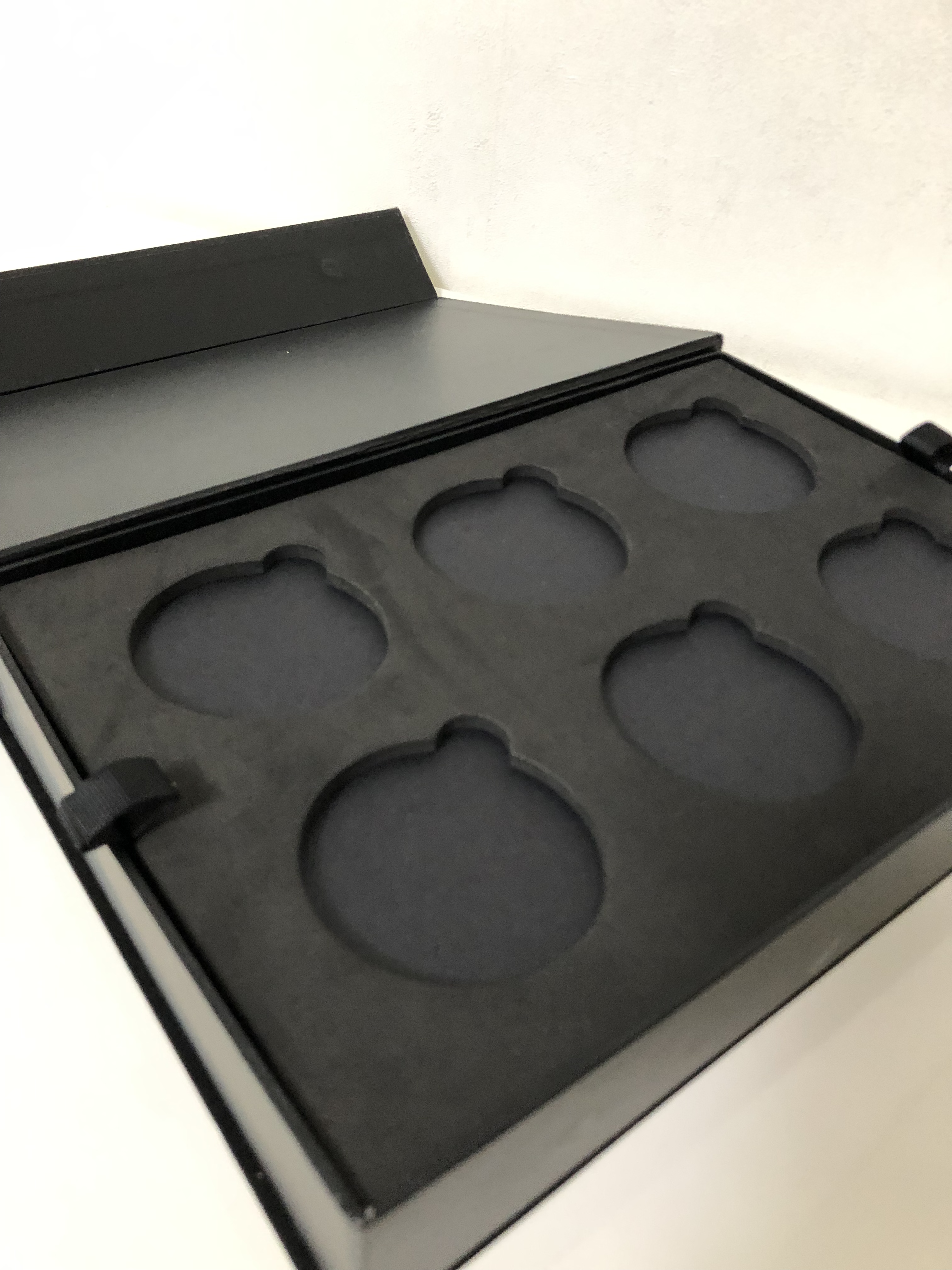 Coffret avec 3 plateaux de verres